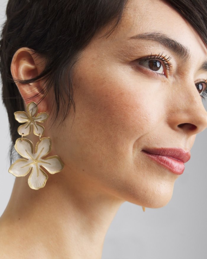 Chicos No Droop White Flower Earrings - Alabaster Chicos No Droop White Flower Earrings - Alabaster